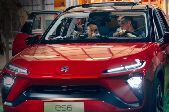 李斌和汪涵直播带货（来源：蔚来）