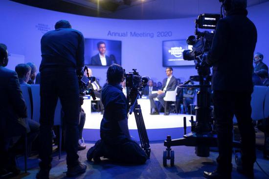 �ȸ���ϯִ�й�ɣ�¶���Ƥ��