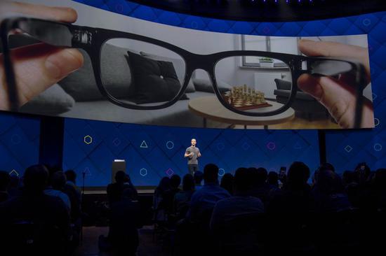 Facebook今年上市智能眼镜，虚拟现实功能恐缺席