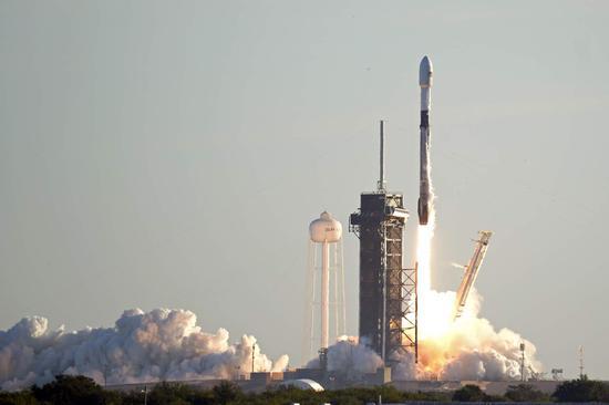 SpaceX将星链卫星发射日期推迟至周日，成功率60%