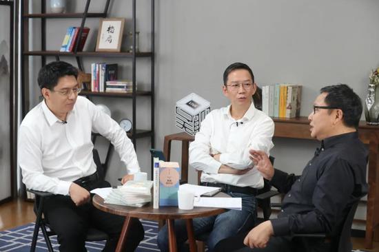  From left to right: Fang Xingdong, Wu Xiaobo, Wu Bofan