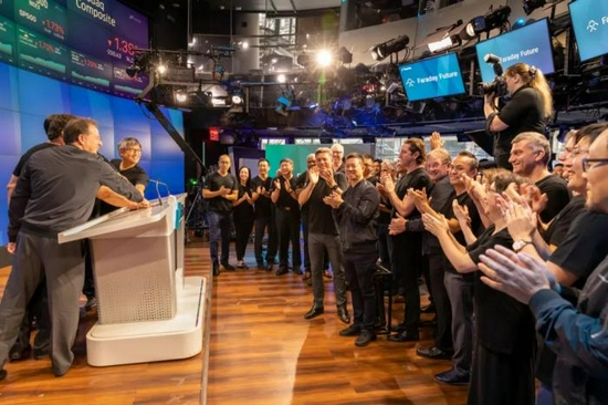 贾跃亭站在台下 图片由FF提供