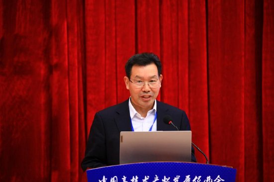宋河发秘书长主持会议