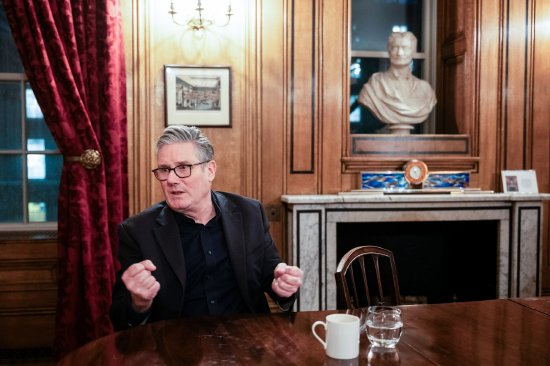 快手短视频:翼支付卡-英国内阁全员表态支持 首相大位岌岌可危的斯塔默暂获喘息