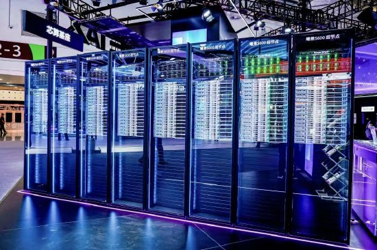 直击WAIC丨 沐曦首发曦景S系列超节点与曦索X300系列科学智能GPU