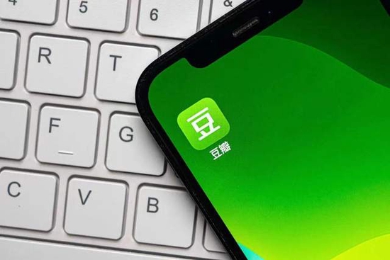 AI财经社|直播电商的蛋糕，豆瓣知乎也想吃