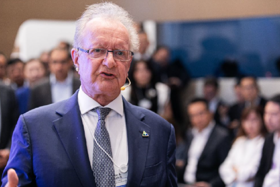 (昆山杜克大学常务副校长约翰・奎尔奇在2024年夏季达沃斯论坛发言 资料图)