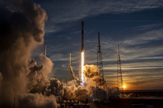 SpaceX拟收购Grain全国性800MHz频谱，拓展Starlink Mobile地面与卫星服务