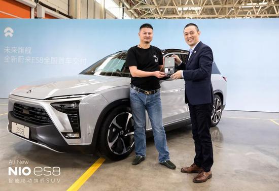 首台新款蔚来ES8交付现场（来源：蔚来）