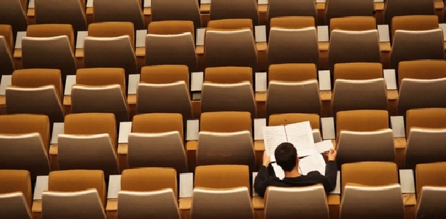 宇宙的尽头是考公，但粉笔科技两年亏了11亿