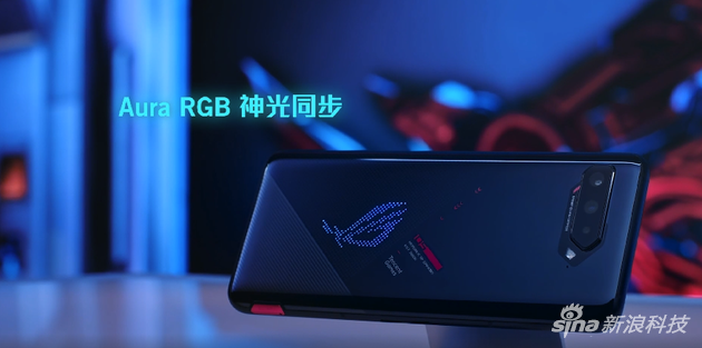 ROG游戏手机5背面的神光同步