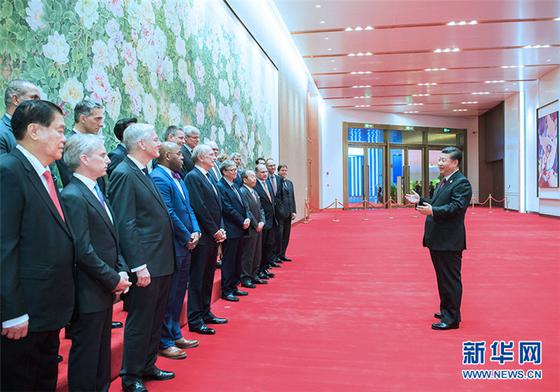 习近平会见首届中国国际进口博览会的外国企业家代表