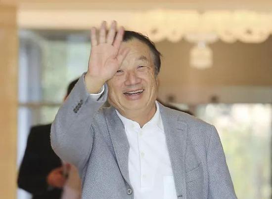 2019年1月18日,中国深圳,华为董事长兼首席执行官任正非在华为总部接受日本媒体的采访。图片来源:东方IC