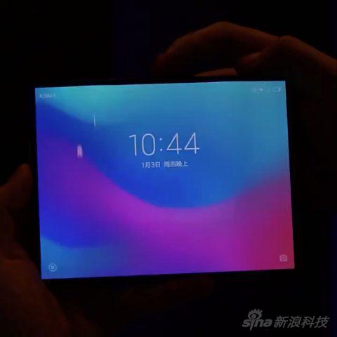 小米首款折叠手机视频曝光 大家的关注点好奇特-DOIT-数据产业媒体与服务平台