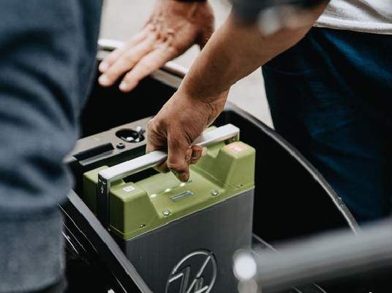 大摩：上调宁德时代A和H股目标价，储能出货量料受AI需求提振