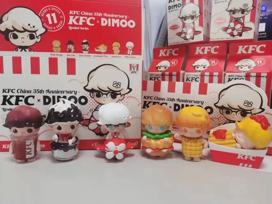 创事记|为了这些赠品买正装，年轻人是怎么想的？