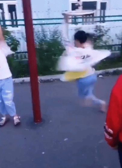 旋转跳跃我闭着眼-搞笑gif动态图片-izike