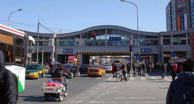 “中年海漂”归国潮:在硅谷养老 还是回中关村搏命 五道口地铁站