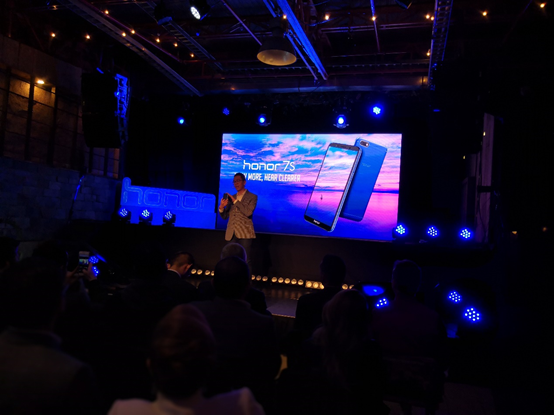 荣耀手机宣布进军拉丁美洲 首站落地哥伦比亚