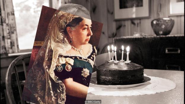 1901年，英国女王维多利亚去世，享年81岁。在她统治期间，女孩预期寿命为73岁，男孩预期寿命为75岁。