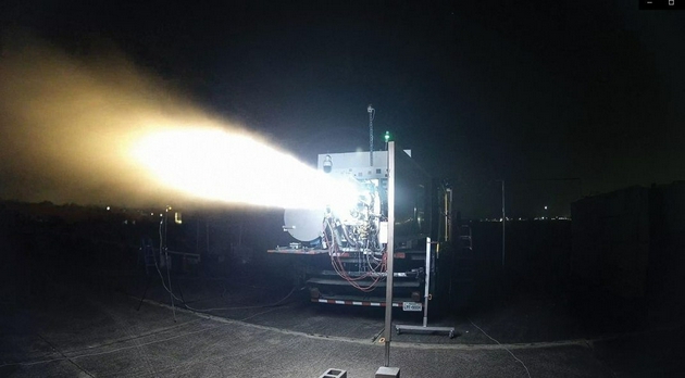图为Nova-C登陆器引擎于2021年3月开展的第45次点火测试。使用液态甲烷驱动登月飞行器引擎将成为直觉机器公司的众多成就之一。