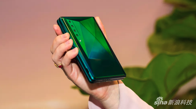 CES2020：TCL展示折叠屏手机 铰链像三星价格更便宜