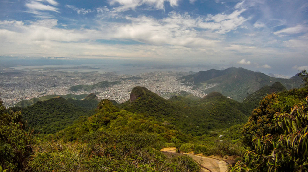 里约热内卢的郊区正在向巴西大西洋森林的边缘扩展