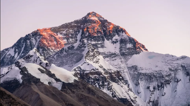 地球脉动雄伟高山图片