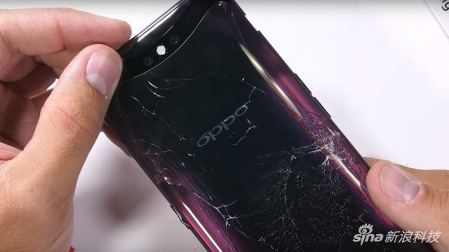 外媒评测oppofindx机械结构坚硬机身却一掰就弯