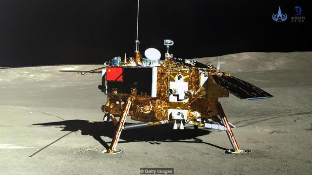 登陆月球表面的中国“嫦娥四号”探测器，它将开启月球探索新纪元。