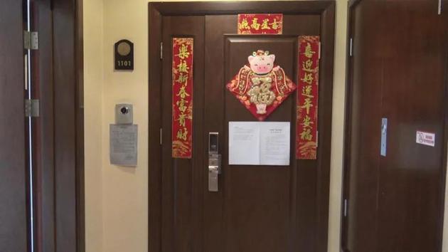 贾跃亭老婆甘薇被拍卖的200平豪宅：门上横联“吉星高照”