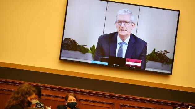 新浪科技：美国新闻出版商致信库克 要求削减App Store订阅抽成新浪科技2020-08-21 19:34:130阅