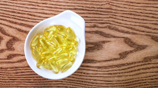 尽管你可以从鱼油保健品中获取Omega-3,但效果不及直接食用油性鱼。