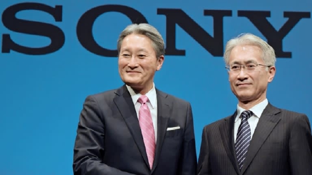 索尼前总裁平井一夫（左）和他的继任者吉田健一郎（右）都在软件领域有着丰富的经验