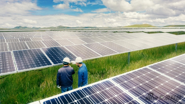 　　中国供应商们加入承诺使用更多可再生能源项目，例如这个位于四川省的太阳能项目。