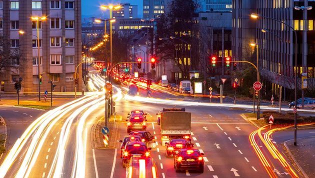 夜晚睡眠時暴露在噪音環境中會增加人體壓力水平，導致血管功能發生變化