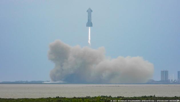 这次没自爆：SpaceX星舰原型机首次完成10公里高度飞行测试与回收试验