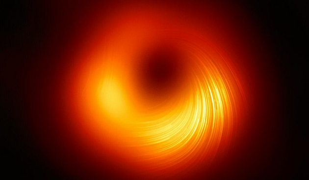 M87星系中央的超大质量黑洞，这是人类史上第一个捕捉到的黑洞影像。韦伯望远镜可以帮助科学家观察围绕黑洞运行的恒星。