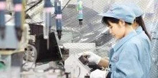 蓝领工人:他在工厂卧底三个月,观察蓝领用什么App