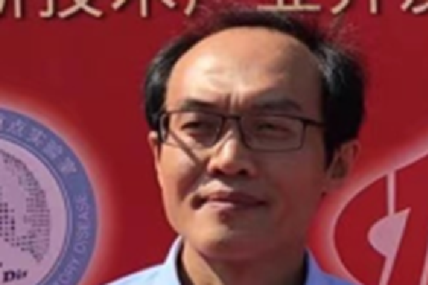 病毒学专家常荣山