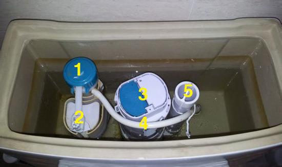 马桶水箱出水口位置图图片
