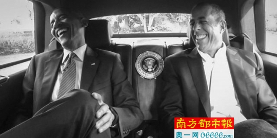 在节目宣扬照中，奥巴马(左)和主持人宋飞在车内笑得见牙不见眼。