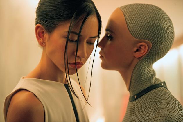 电影《机械姬》探讨了人类与机器人之间的伦理问题,但像电影中那样的