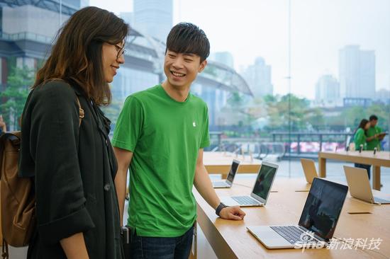 苹果公司开启世界地球日活动 logo就这样变绿了