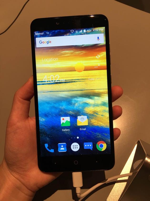 中兴纽约发布zmaxpro6英寸巨屏99美元