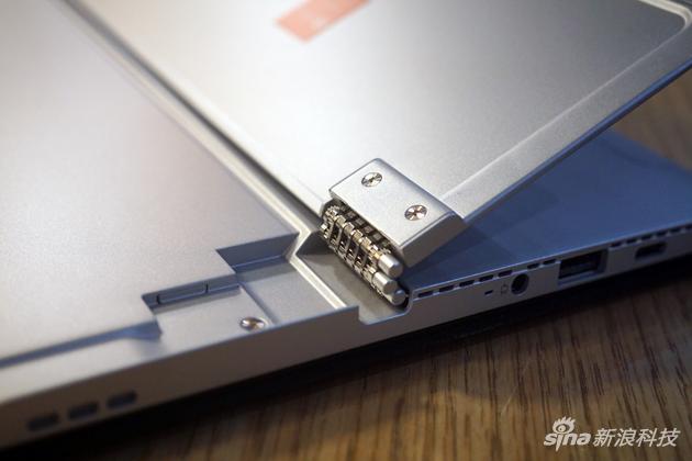 笔记本 > 评测 > 正文  支架采用经典的表链式转轴设计,可以在0到160