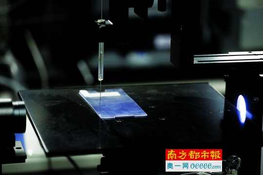 钢化膜水滴角测试