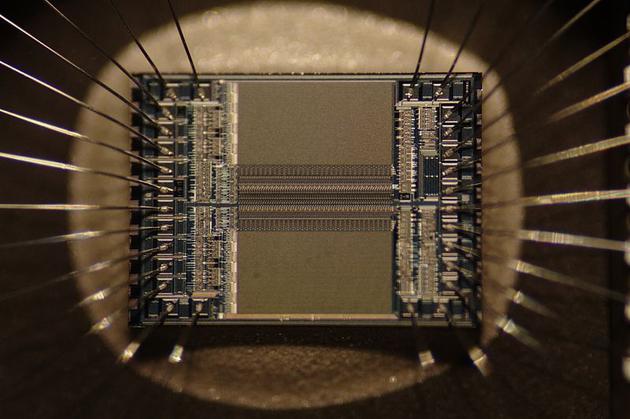 MIT开发新技术：让芯片自己组装自己，轻松实现7纳米