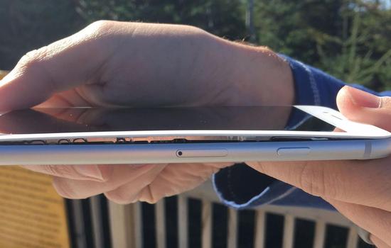 iPhone 8十连裂 美国再现两例面板开裂（组图） - 1
