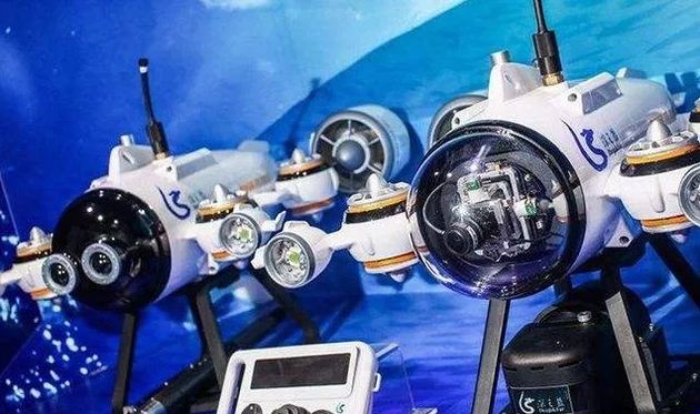 造机器人,天上飞的地上跑的已经很不容易,水里游的更难。